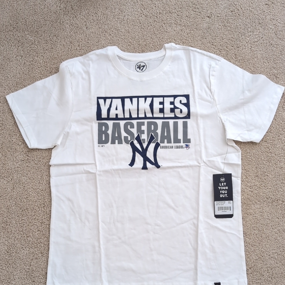 (Final Price)47 Brand White Yankees Graphic Tee